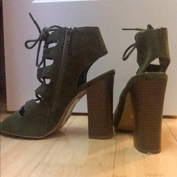 Green Heel Tie Sandals - Picture 2 of 2